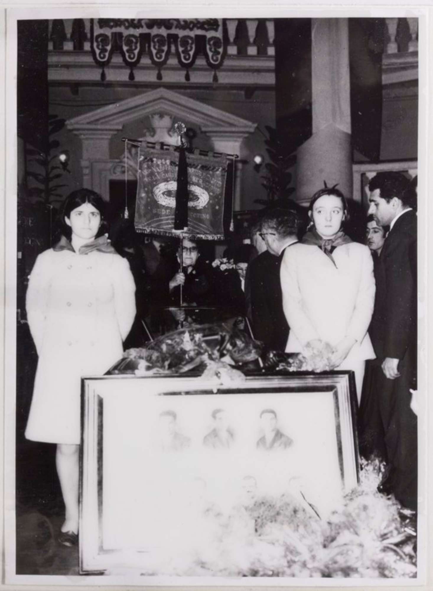 Gattatico-Reggio Emilia, 27-30 marzo 1970, Funerali di Alcide Cervi, camera ardente nella Sala del Tricolore di Reggio Emilia